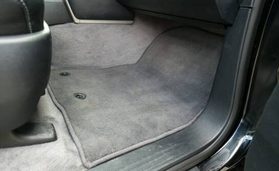 „Ochrona wnętrza pojazdu dzięki samochodowym jednorazowym dywanikom”