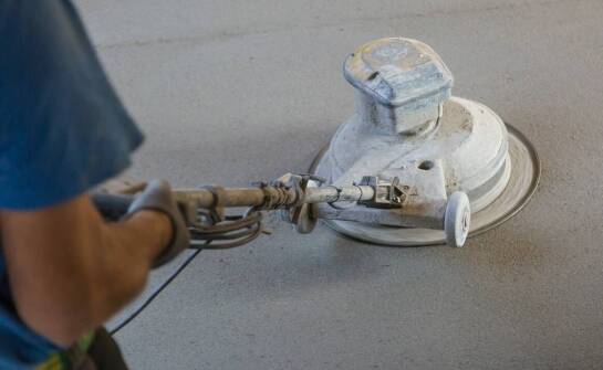 Znaczenie precyzyjnego szlifowania w procesie przygotowania betonowych powierzchni do malowania