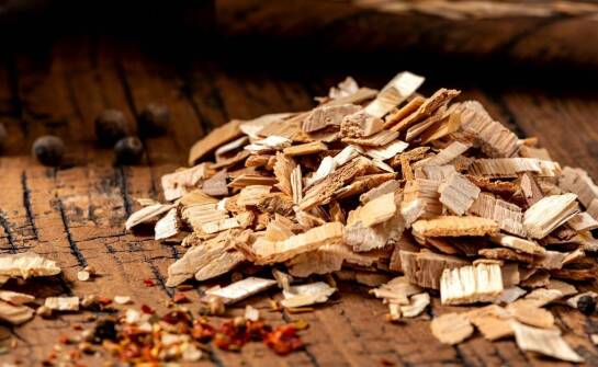Naturalne drewniane wióry - jakie gatunki wybrać do autentycznego smaku