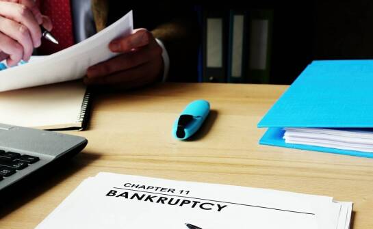 Jak skutecznie przeprowadzić konsumencką upadłość z pomocą prawnika?