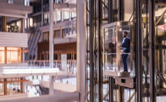 Jakie są zalety inwestycji w zewnętrzną windę dla firm?