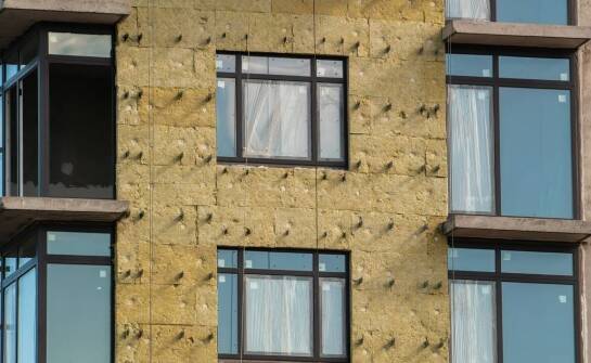 Wpływ modernizacji i adaptacji na energetyczną wydajność budynków