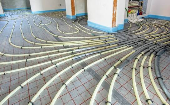 Rola elastycznych rur preizolowanych w systemach podłogowego ogrzewania