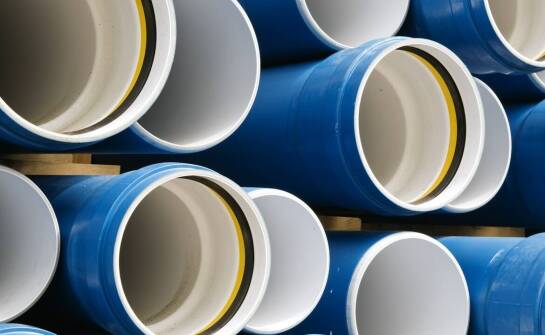 Wykorzystanie stalowych beczek w transporcie surowców: najważniejsze aspekty