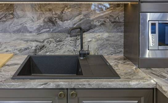 Porady dotyczące wyboru idealnego zlewozmywaka granitowego do małej kuchni