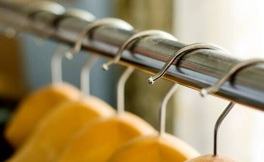 Stylowe rozwiązania z wykorzystaniem oryginalnych wieszaków do ubrań