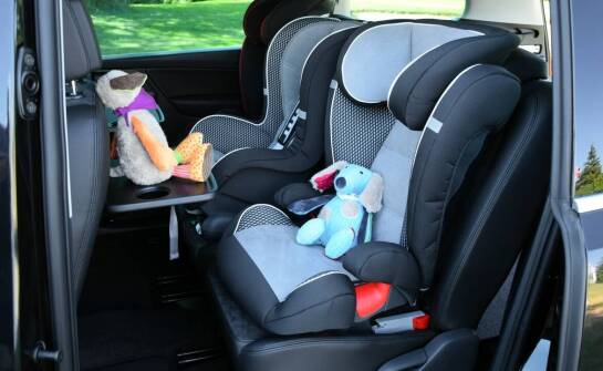 Najlepsze akcesoria samochodowe dla podróżujących z dziećmi