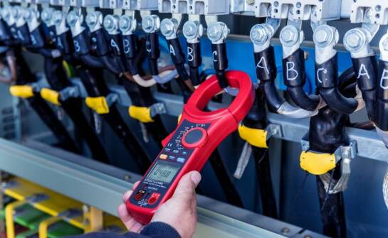 Jakie możliwości rozwoju oferują produktowe szkolenia w hurtowniach elektrycznych?