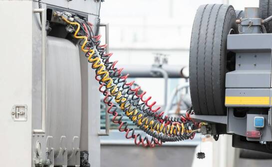 Spiralne przewody pneumatyczne a oszczędność paliwa – jak to działa?