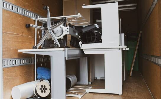 Jakie akcesoria zwiększają funkcjonalność transportowych stołów?