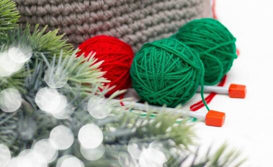 Jakie włóczki wybrać do projektów, które mają być świątecznymi prezentami?