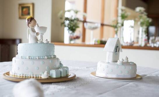 Rola personalizacji w tworzeniu tortów na chrzest