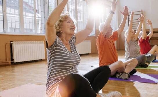 Trening relaksacyjny dla seniorów: korzyści i zastosowania w domu opieki