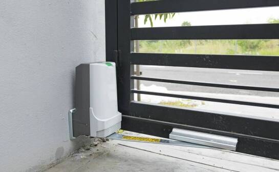 Integracja automatyki z ogrodzeniami – co warto wiedzieć?