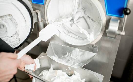 Dlaczego współpraca z producentem maszyn do lodów jest inwestycją w przyszłość?