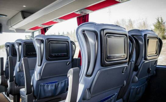 Udogodnienia dla pasażerów w międzynarodowych busach na trasie