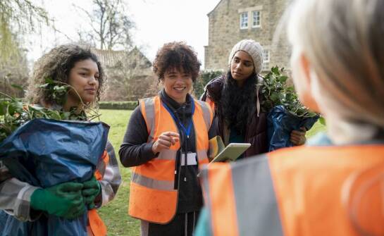 Współpraca z lokalnymi społecznościami przy zastępczych nasadzeniach