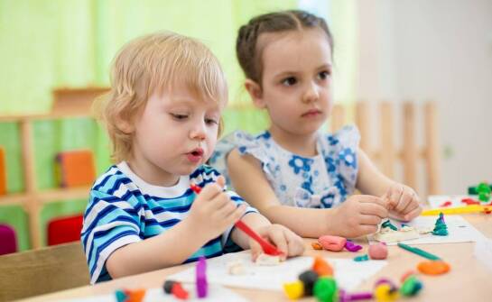 Rola kreatywności w przedszkolnej edukacji: jak ją rozwijamy?