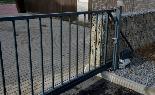 Wykorzystanie automatyki bram w kontekście zwiększenia bezpieczeństwa na posesji