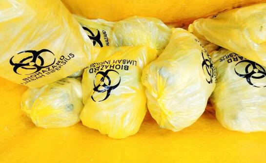 Jakie są wyzwania związane z produkcją worków do odpadów medycznych?