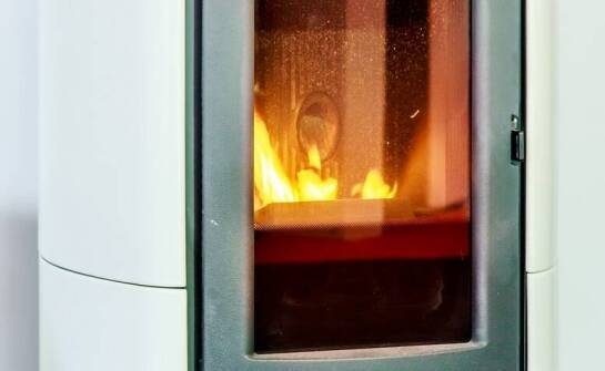 Jakie są różnice między różnymi typami kominkowych wkładów?