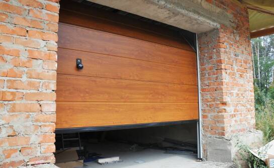 Dlaczego wymiana garażowych drzwi jest istotna dla cieplnej izolacji?