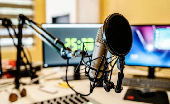 Jakie możliwości oferuje bank głosów w zakresie edukacyjnych nagrań?