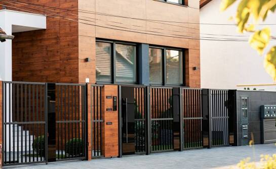 Dostosowanie betonowych ogrodzeń do architektonicznego stylu budynku