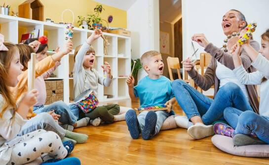 Jak umuzykalniające zajęcia wpływają na emocjonalny rozwój dzieci?