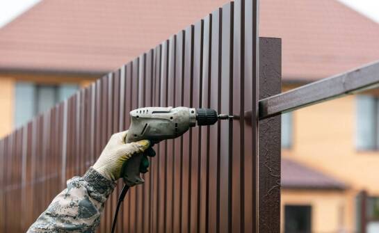 Sprzedaż i montaż ogrodzeń – na co zwrócić uwagę?