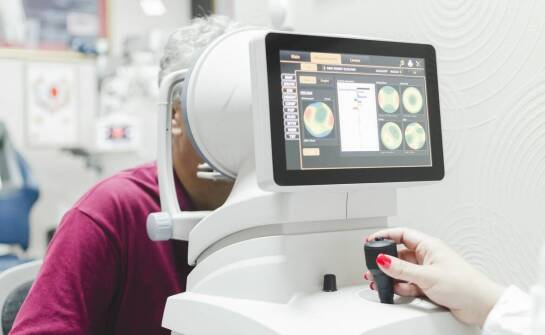 Dlaczego warto regularnie wykonywać badania OCT w diagnostyce oczu?