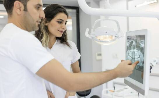 Jak dokładna diagnostyka wpływa na sukces metamorfozy zębów?