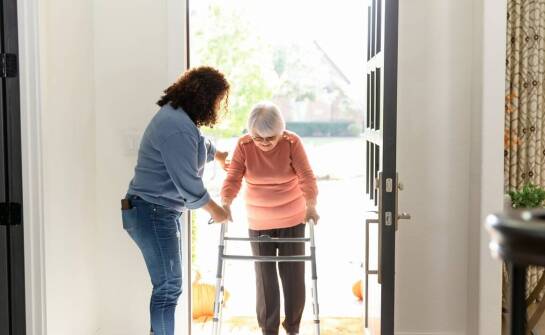 Jak architekci w Krakowie adaptują wnętrza do potrzeb osób starszych?