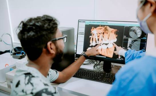 Technologiczne wsparcie metamorfozy zębów – rola komputerowej tomografii