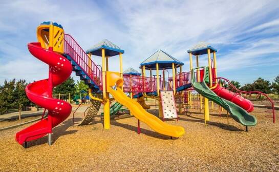 Wybór odpowiednich wspinaczkowych wież dla bawialni