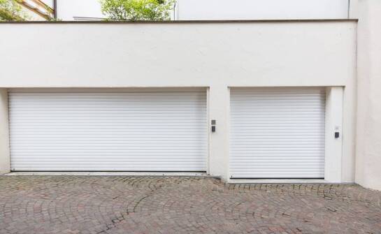 Jakie pytania warto zadać producentowi przed zakupem garażu z gospodarczym pomieszczeniem?