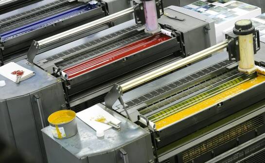 Jak offsetowa drukarnia może pomóc w promocji lokalnych wydarzeń?