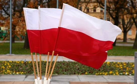 Jakie są zalety posiadania kompletu różnych flag w różnych rozmiarach?