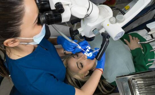 Jakie są najnowsze metody chirurgicznego leczenia stosowane przez stomatologa?