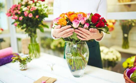 Kwiaty na urodziny i imieniny: propozycje z oferty kwiaciarni