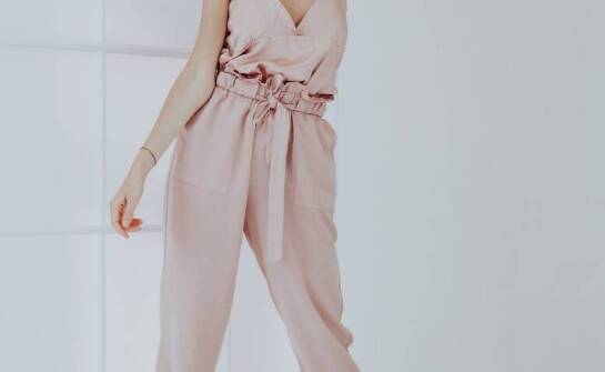 Zalety wybierania obcisłych kombinezonów z tkanin naturalnych