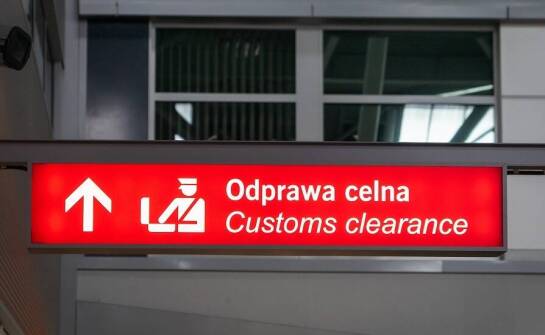 Odprawa celna a zgodność z wymogami Sanepidu i inspekcji fitosanitarnej.