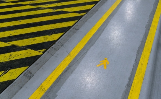 Trwałość i bezpieczeństwo podłóg winylowych w przestrzeniach publicznych