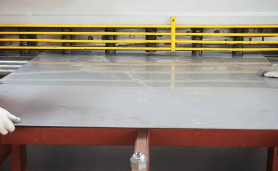 Metalowe warsztatowe meble a ich wpływ na bezpieczeństwo i ergonomię pracy