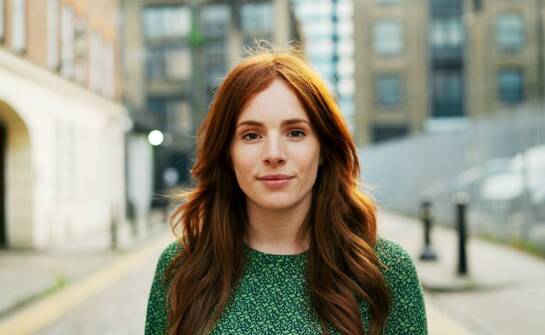 Rudy złoty kolor włosów – jak wpływa na wygląd i podkreślenie osobowości?