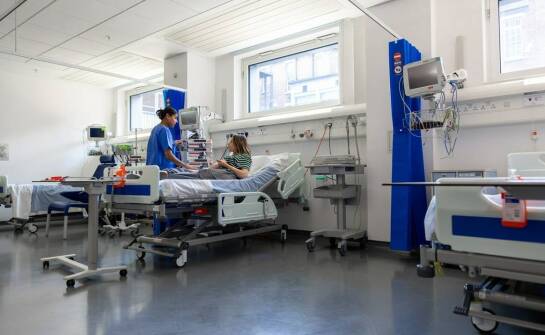 Kluczowe zalety stacjonarnego detoksu alkoholowego w porównaniu z innymi metodami.