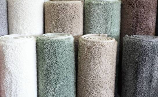 Wykładziny w komercyjnych przestrzeniach – kluczowe aspekty wyboru