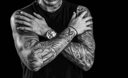 Czy minimalistyczne tatuaże pasują do każdego stylu życia?