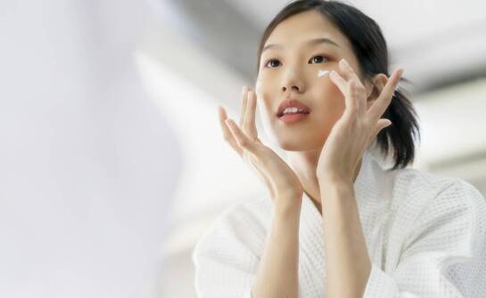 Dojrzała skóra: jak unikać typowych błędów w pielęgnacji?