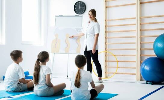 Jak korekcyjna gimnastyka wspiera rozwój dzieci z wadami postawy